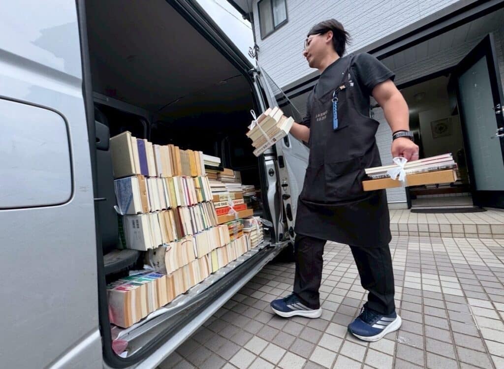 【遺品整理】対面だから安心!出張買取をおすすめする明確な理由 4 de281b48e7ff7179dd118b9b260aadac 27 scaled